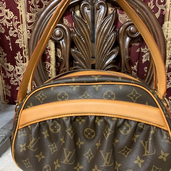 Louis Vuitton Handbags - Louis Vuitton Vienna Klara SOLD 🍀🍀🍀